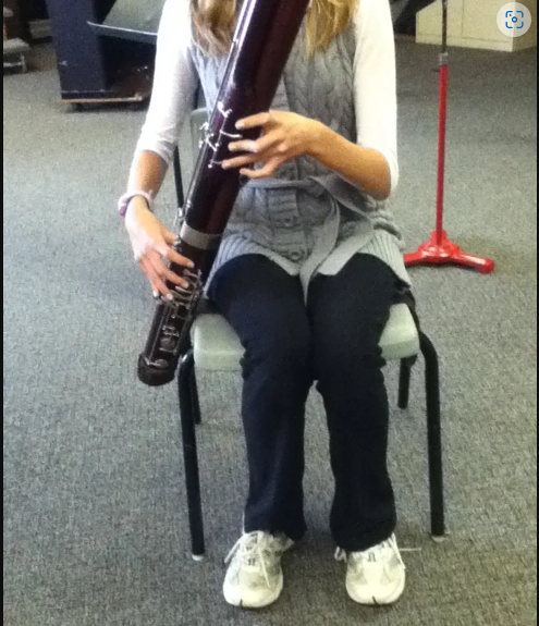 boot joint resting against the edge of the chair instead of the player's right thigh.